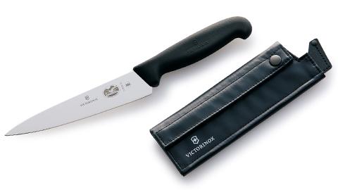 ガバッと開くケースが魅力。ビクトリノックスの斬新なペティナイフ